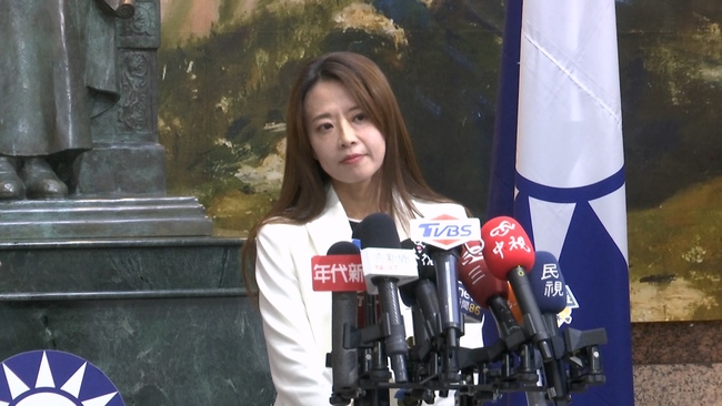 跟記者衝突、飆罵女黨工　國民黨證實：已開除文傳會副主委 | 華視新聞