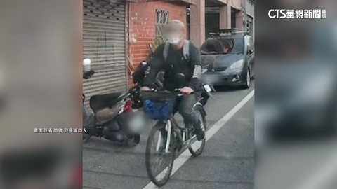 天外飛來一腳！　女騎士停紅燈　莫名遭踹摔倒在地