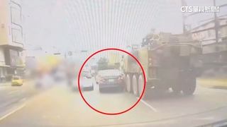 4車撞一團！軍車疑超車不慎擦撞轎車　後車急閃也肇事