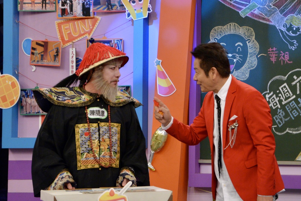 陳隨意將「割韭菜」說成「ㄍㄡ韭菜」。陳隨意(左)、徐乃麟(右)。