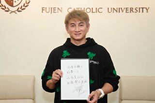 吳奇隆返校領傑出校友獎！求學往事曝光　校長讚：不斷突破自我