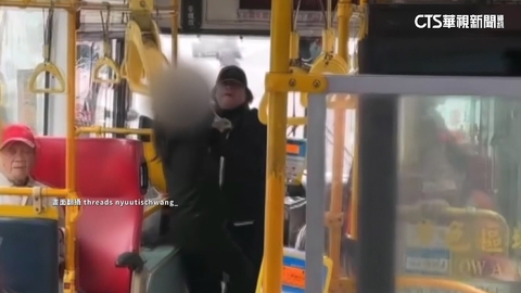 【台語新聞】公車驚魂！女乘客突亮利器　司機英勇抵抗救全車