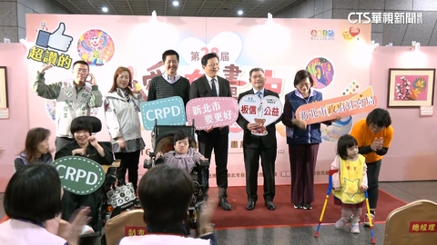 身障藝術家創作生命故事　「愛在畫中」展板橋車站登場