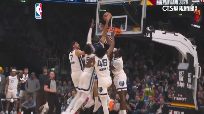 預約年度最佳灌籃！　魔術Black「一打四」驚天隔扣 | 華視新聞