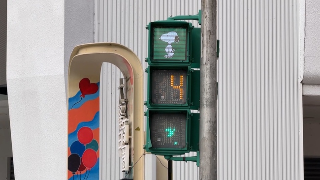 史努比紅綠燈在台中！市府推「最可愛交通安全城市」　經典角色現身公車站、停車場 | 華視新聞