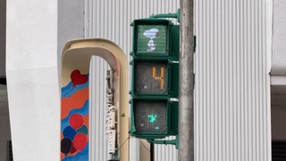 史努比紅綠燈在台中！市府推「最可愛交通安全城市」　經典角色現身公車站、停車場