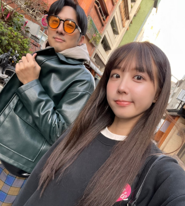 洪詩婚前照顧公公掀議　李運慶駁「孝道外包」：能和她相伴是我運氣好 | 華視新聞