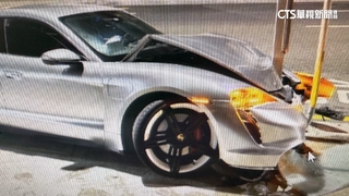 保時捷自撞！車主控拖吊9公里9千+板金受損　業者喊冤不排除提告