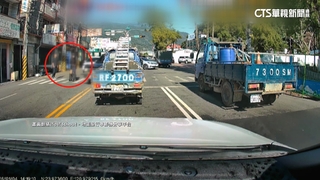 廂型車不讓硬切！一家4口過馬路嚇到　警：依法舉發