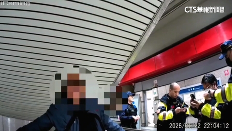 【台語新聞】醉男捷運站手伸出閘門 鳴笛制止不聽害列車急煞開罰