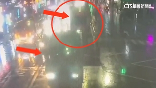 蘆竹貨櫃「橫躺」路中！　疑聯結車故障脫鉤恐罰3千