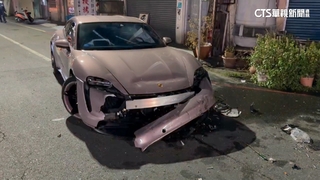 碰！跑車女酒駕　保齡球式連撞路旁6車害1傷
