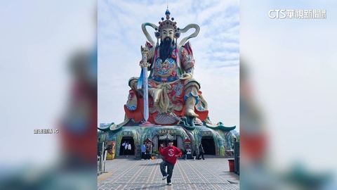 SJ懂玩！厲旭高雄合照玄天上帝　東海突擊快閃店