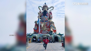 SJ懂玩！厲旭高雄合照玄天上帝　東海突擊快閃店