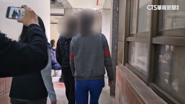 重摔虐死嬰還泡湯放閃　父重判11年.母3年4月 | 華視新聞