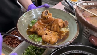 巨無霸豬腳麵.2倍大雞排飯！　浮誇份量吸引饕客