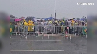 雨中聲援波索納洛　巴西逾千人集會遇雷擊89傷