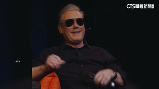 含蓄回擊法國？　施凱爾仿馬克宏戴墨鏡說Bonjour