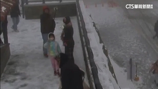 急凍0度！合歡山再下雪　民眾湧武嶺亭朝鏡頭君揮手