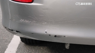 禮讓消防員過馬路遭後方車追撞　女遭抱怨急剎害撞