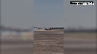 起落架機械故障　NASA研究機「機腹迫降」擦火花