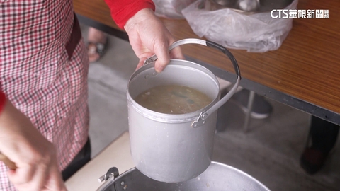 【台語新聞】免費「千斤平安粥」古早味 信眾拿鍋碗排長龍