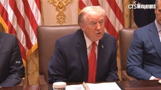川普被捕捉會議中打瞌睡　稱「太無聊.僅是閉目養神」