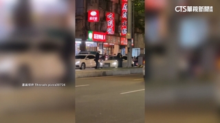 板橋玩命關頭！　拒檢飆逃「險撞警」　罰4萬吊照半年