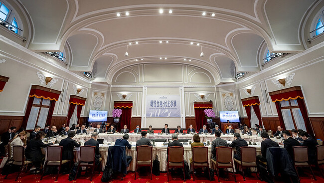 賴總統成立3大委員會遭質疑　人事總處：政府體制內一貫的運作 | 華視新聞