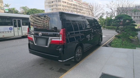 【台語新聞】客控遭接駁車丟包交流道旁 飯店:因童踹椅背.已懲處