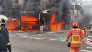 緊臨加油站！　家具店大火濃煙狂竄　連燒9戶全陷火海