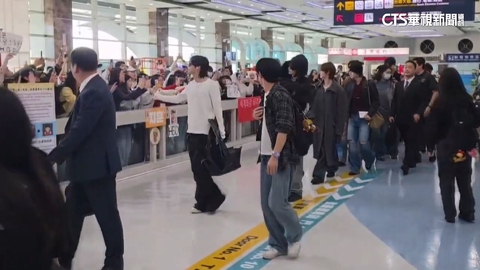 TWS高雄開唱！　機場粉絲等接機　「特別裝扮」給偶像驚喜