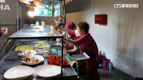 黃仁勳最愛「Fruit　Lady」　通化街水果阿嬤現身輝達尾牙