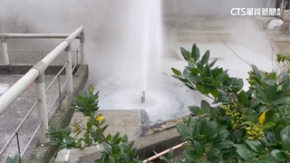 萬里濱海公路旁突現2樓高「溫泉水柱」　民眾嘆可惜