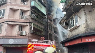 信義區公寓驚人火！　男躲陽台灼傷.女嗆昏樓梯間