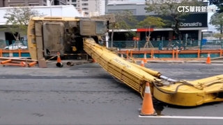 台電施工怪手突翻覆　疑23歲工人操作不慎釀意外