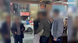 坐錯客運下不了車爆衝突！　乘客控司機「掐脖扯包」