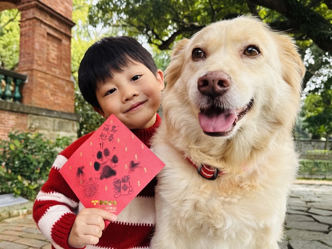 DIY獨一無二毛孩春聯！　淡水古蹟博物館推「寵物掌印斗方」 | 華視新聞