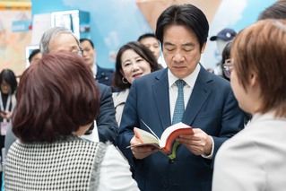 賴清德脫口「找好老師不如找本好書」惹議　總統府公開逐字稿：並非貶低