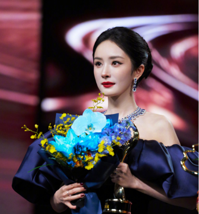 楊冪《微博之夜》遭指換位爭C位　主辦方火速發聲致歉 | 華視新聞