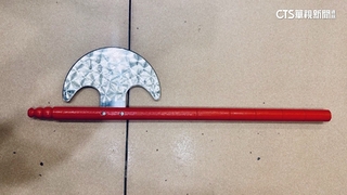 板橋男車上玩「月斧」嚇到路人報警　社維法送辦