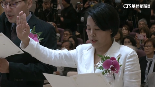 就職白鞋、財產申報鍾情愛馬仕　李貞秀：錢都合法賺來 | 華視新聞