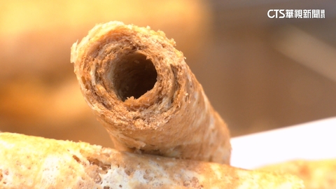 雞蛋下重本!迪化街現場手做6層蛋捲三根200元