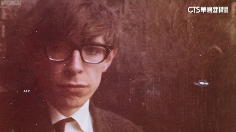 艾普斯坦案再爆　已故英物理學家霍金也登島！