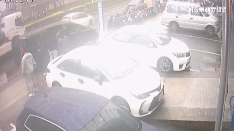 白天囂張街頭擄人 3分鐘內6路人行經.無人報警