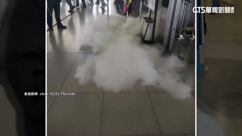 還好出站! 台鐵旅客行動電源自燃 站務人員急滅火