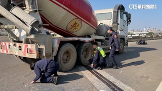 混凝土預拌車與機車相撞　雙胞胎兄弟1死1重傷