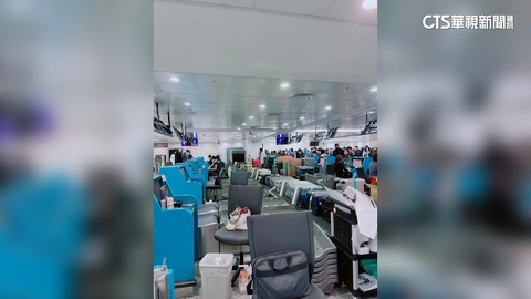 春節出國潮大爆發! 桃機「行李山塞車」淹沒轉盤