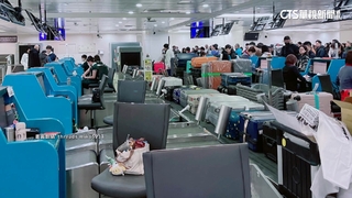 春節出國潮！驚見輸送帶「行李山」　桃機：待時間消化