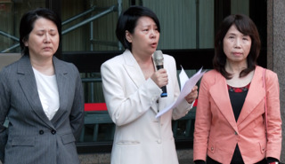 深陷國籍爭議！ 李貞秀拿「註銷戶籍證明」哽咽：授權陸委會全權代辦放棄國籍